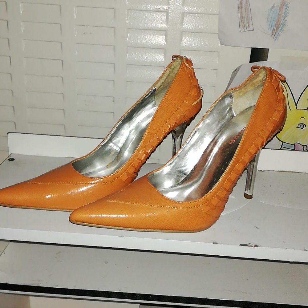 Heels - Picture 2 of 3